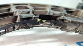 The rear bumper mount, left outer, VW Atlas 21-25, is broken.