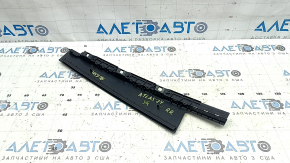 Right rear side door trim for VW Atlas 18-25, broken mounting, scratch