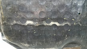 The front engine guard of the Mercedes C-class W205 15-21 AWD is worn and has cracks.