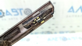 The door-glass molding, center rear right, Kia Niro 17-22, has a broken mount and scratches.