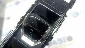 VW Atlas 24-25 gearshift lever with start-stop button, scratches