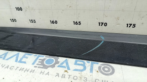 Kia Niro 17-22 center rear right door molding, scratches, nicks