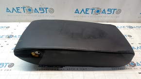 The back of the rear row of seats of Toyota Avalon 13-15 is black leather, with heating