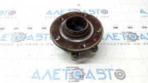 The rear right hub of a VW Atlas 18-25 FWD is rusty.
