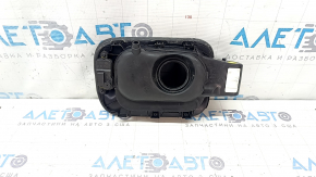 The fuel filler flap and housing of the VW Atlas 18-25 have broken fasteners and a torn seal.