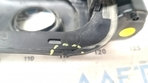 The fuel filler flap and housing of the VW Atlas 18-25 have broken fasteners and a torn seal.