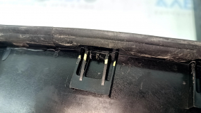 The fuel filler flap and housing of the VW Atlas 18-25 have broken fasteners and a torn seal.