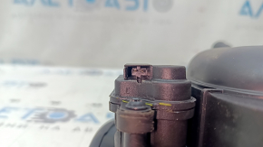 The fuel filler flap and housing of the VW Atlas 18-25 have broken fasteners and a torn seal.