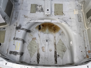 VW Atlas 18-25 trunk trough on the body