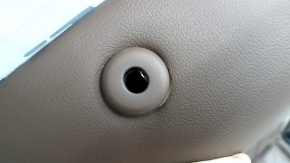 Rear seat row 2 right Audi Q5 80A 18-20 brown leather, wrinkled, leather is peeling off in the area of the headrest mounting bushings