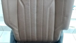 Rear seat row 2 right Audi Q5 80A 18-20 brown leather, wrinkled, leather is peeling off in the area of the headrest mounting bushings