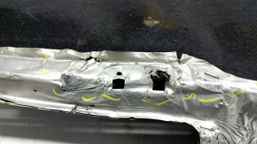 The left underbody protection of the Audi Q5 80A 18-24 is dented and torn.