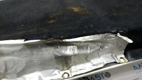 The left underbody protection of the Audi Q5 80A 18-24 is dented and torn.