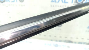 Mazda CX-5 17-24" door-glass molding, chrome, scratches, crack in the mount