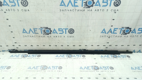 Mazda CX-5 17-24" door-glass molding, chrome, scratches, crack in the mount