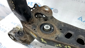 The rear subframe of the Audi Q5 80A 18-24 is rusty.