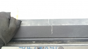 Lincoln MKC 15-19 right side sill with scratches, dents, and abrasions