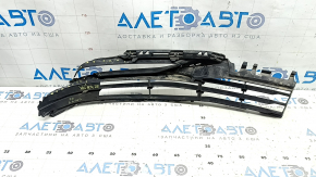 Lower grille of the front bumper left BMW 5 G30 17-20 black gloss, missing fragment, broken mount, cracks