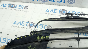 Lower grille of the front bumper left BMW 5 G30 17-20 black gloss, missing fragment, broken mount, cracks