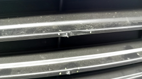 Lower grille of the front bumper of the Toyota Avalon 13-15 pre-restyling, bumps on the plastic