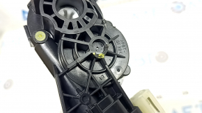 The driver's seat tilt motor on a Toyota Camry v70 18-20 has a broken mount.