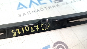 The front outer right pillar trim mount of the BMW i3 14-21 is broken.