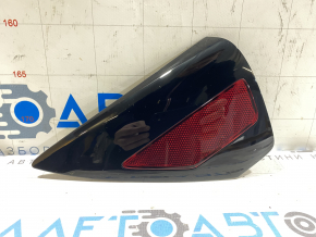 Reflector on the rear right fender of Tesla Model 3 18-