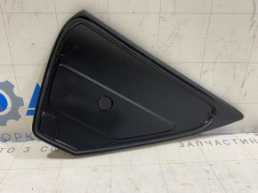 Reflector on the rear right fender of Tesla Model 3 18-