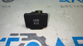 USB Hub, AUX Nissan Versa Note 13-17
