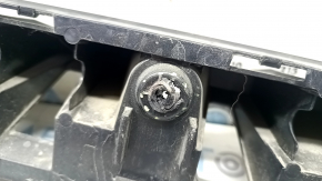 The rear bumper center mount for the Jeep Cherokee KL 19-23 is broken.