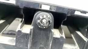 The rear bumper center mount for the Jeep Cherokee KL 19-23 is broken.
