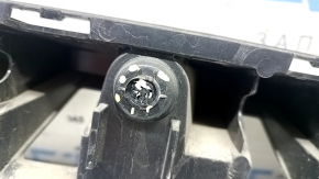 The rear bumper center mount for the Jeep Cherokee KL 19-23 is broken.