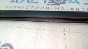 Door-glass molding, center rear right, Honda Accord 23-24, black, fasteners peeled off, edge broken