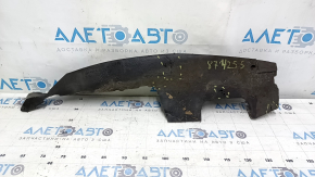 The left door-wing seal of the VW Passat b8 16-19 USA is torn.