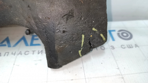 The left door-wing seal of the VW Passat b8 16-19 USA is torn.
