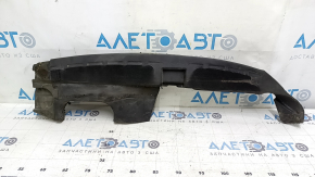 The left door-wing seal of the VW Passat b8 16-19 USA is torn.