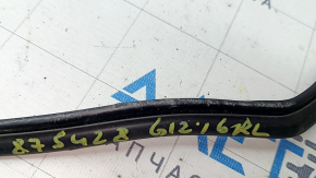 The side rear left door seal of a BMW 7 G11 G12 16-22 is broken.