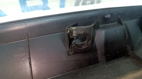 Left hood-wing seal for Lexus ES300h ES350 13-18 crack in fastener