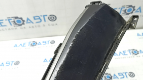 The lower grille of the front bumper of the Hyundai Ioniq 17-22 is gray, the fasteners are broken, there are scratches, and there are bumps.