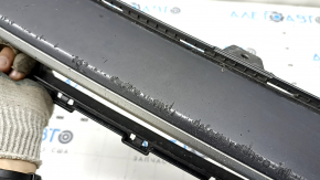 The lower grille of the front bumper of the Hyundai Ioniq 17-22 is gray, the fasteners are broken, there are scratches, and there are bumps.
