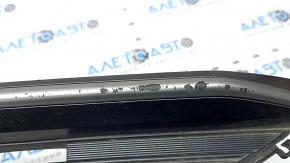 The lower grille of the front bumper of the Hyundai Ioniq 17-22 is gray, the fasteners are broken, there are scratches, and there are bumps.