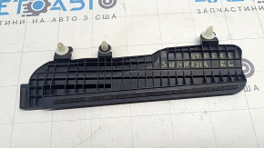 The wiring plug for the rear left door of a 21-25 Toyota Sienna is worn out.