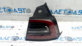 Tesla Model 3 18-USA right outer wing light, 3 pins, missing fragment, broken fasteners, cracks in glass, scuffed