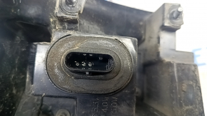 Tesla Model 3 18-USA right outer wing light, 3 pins, missing fragment, broken fasteners, cracks in glass, scuffed