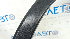 Front left fender arch trim for VW Tiguan 22-24: Structure, scratches, and cracks in the fasteners