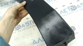 Front left fender arch trim for VW Tiguan 22-24: Structure, scratches, and cracks in the fasteners