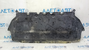 The front bumper guard for the BMW 5 G30 17-23 is worn out.