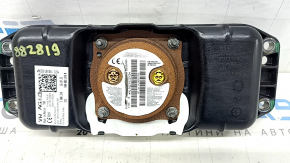 The passenger airbag in the dashboard of a VW Tiguan 20-24 has a rusty squib.