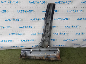 The central right body pillar of a Mitsubishi Outlander 14-22 has been cut off.