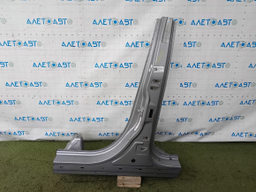 Left center body pillar of a Jeep Grand Cherokee WK2 11-22, dents on the body